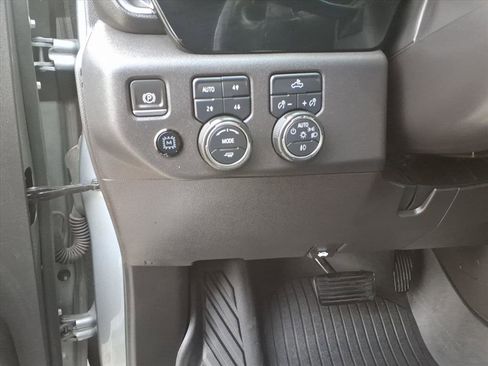 Used 2024 Chevrolet Silverado 1500 LT Trail Boss w/ Convenience Package II AWD/4WD image 17