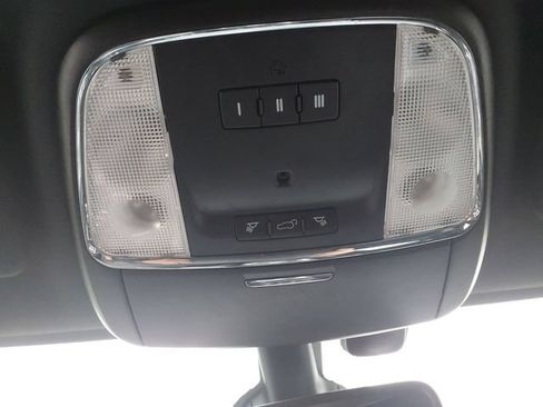Used 2018 Jeep Grand Cherokee Altitude AWD/4WD image 27