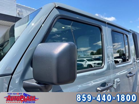Used 2025 Jeep Gladiator Mojave w/ Convenience Group AWD/4WD image 18