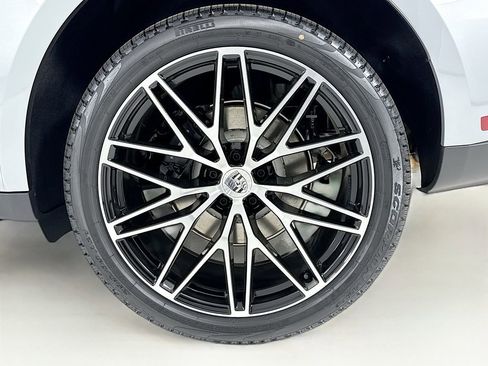 New 2026 Porsche Macan image 34