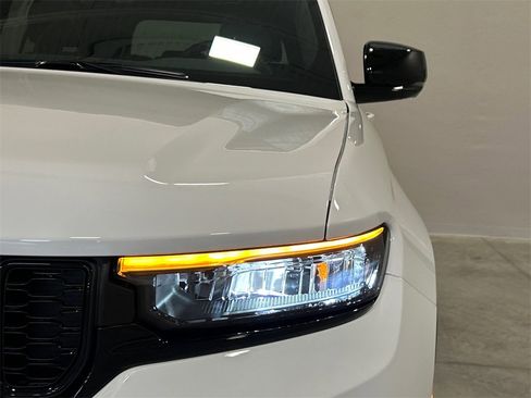 New 2025 Jeep Grand Cherokee Limited w/ Luxury Tech Group II image 10