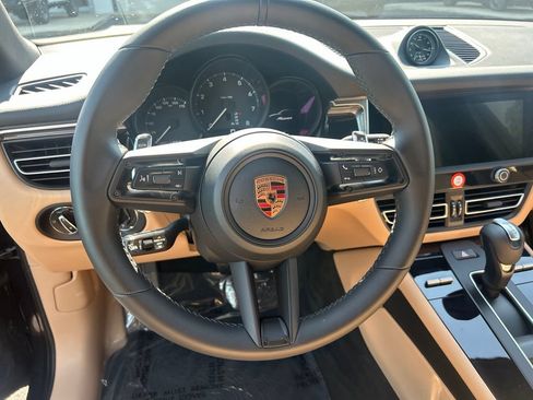 Certified 2026 Porsche Macan AWD/4WD image 25