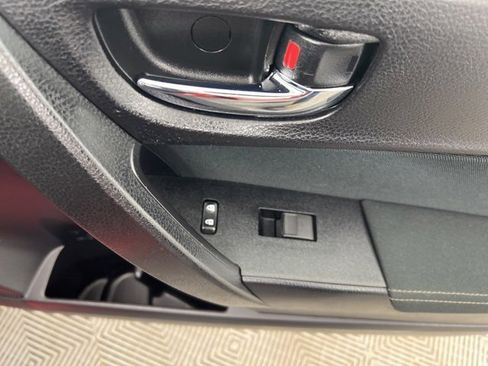 Used 2018 Toyota Corolla LE image 25