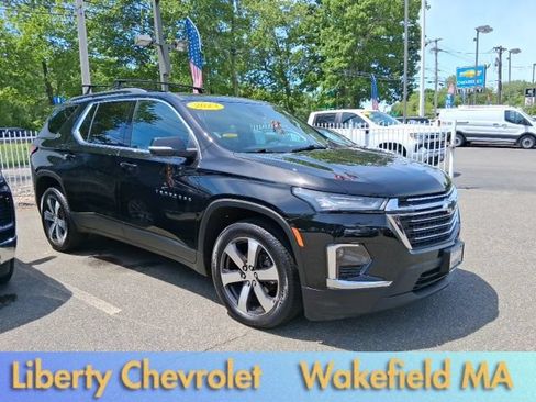 Used 2023 Chevrolet Traverse LT w/ LT Premium Package AWD/4WD image 2