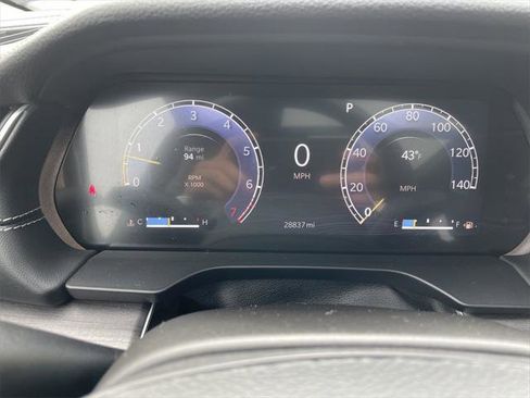 Certified 2023 Jeep Grand Cherokee Limited w/ Luxury Tech Group II image 17