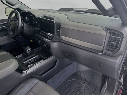 Used 2025 Chevrolet Silverado 1500 ZR2 w/ Technology Package image 32