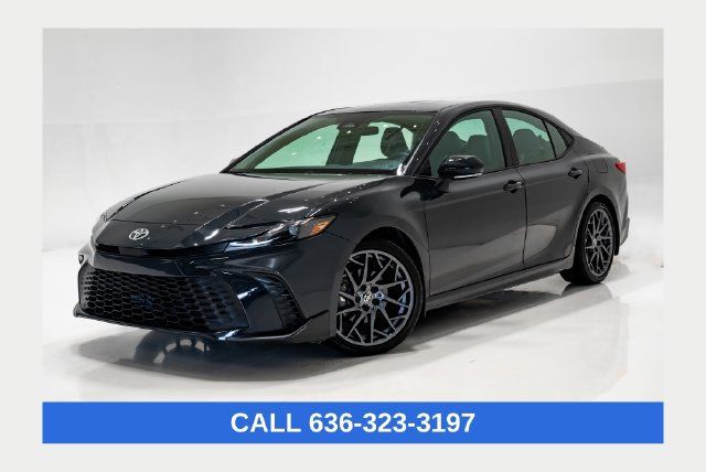 Used 2026 Toyota Camry SE FWD image 1