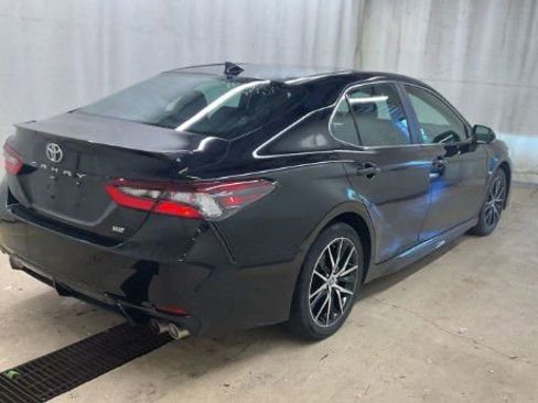 Used 2024 Toyota Camry SE FWD image 3