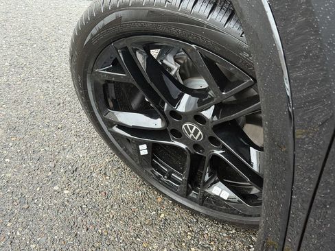 New 2026 Volkswagen Tiguan SE R-Line FWD image 11
