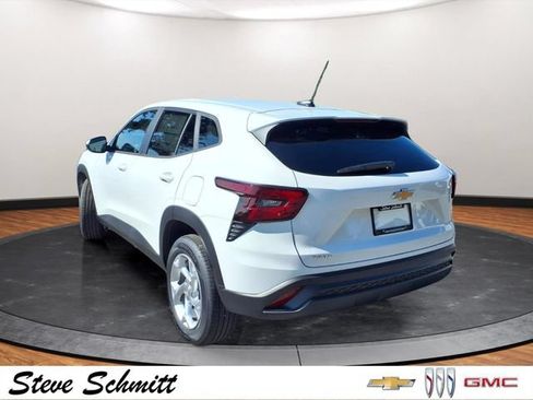 New 2026 Chevrolet Trax LS w/ LS Convenience Package FWD image 3