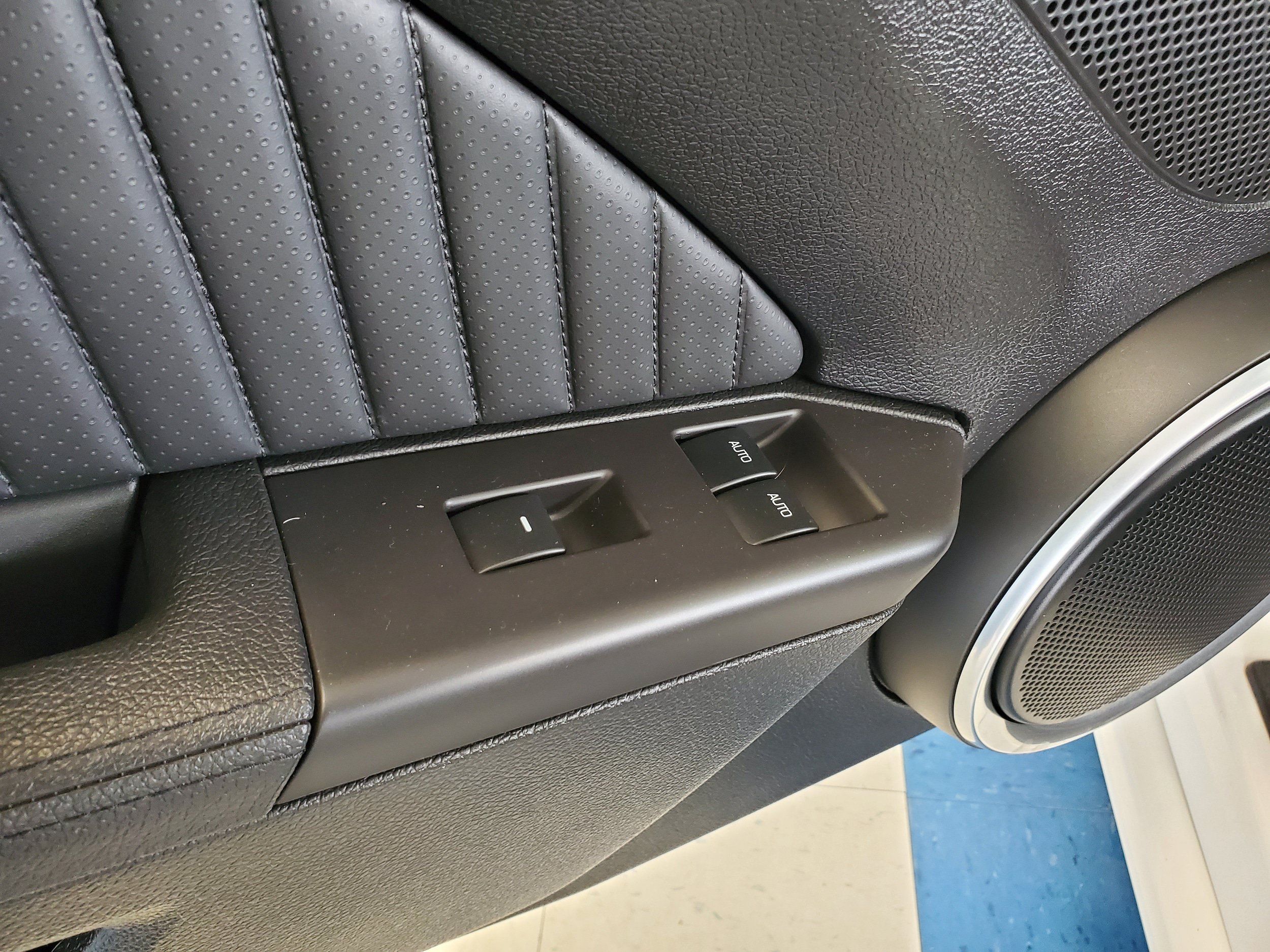 Used 2013 Ford Mustang Shelby GT500 RWD image 23