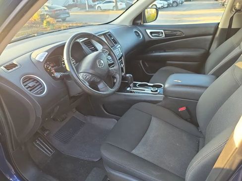 Used 2020 Nissan Pathfinder SV image 2
