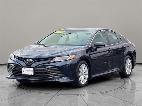 Used 2019 Toyota Camry LE image 2