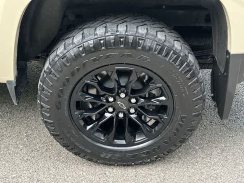 Used 2022 Chevrolet Colorado Z71 AWD/4WD image 5