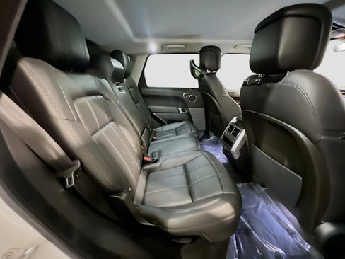Used 2019 Land Rover Range Rover Sport SE image 21