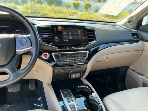 Certified 2019 Honda Pilot Touring image 17