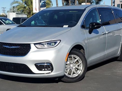 New 2026 Chrysler Pacifica Select image 31