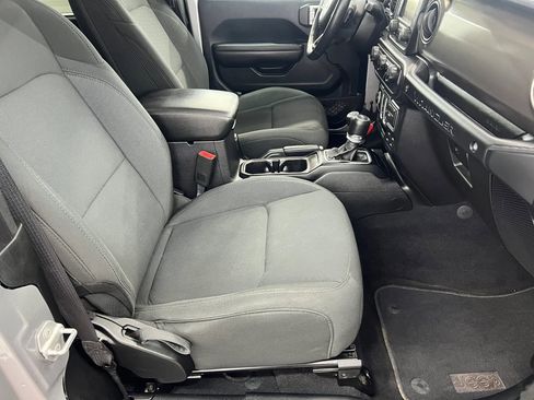 Used 2018 Jeep Wrangler Sport AWD/4WD image 12