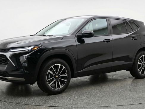 Used 2025 Chevrolet TrailBlazer LT image 3