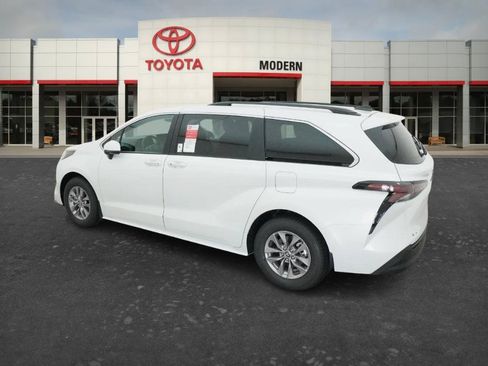 New 2026 Toyota Sienna XLE FWD image 9