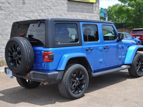 Used 2023 Jeep Wrangler Unlimited Sahara w/ Cold Weather Group AWD/4WD image 7