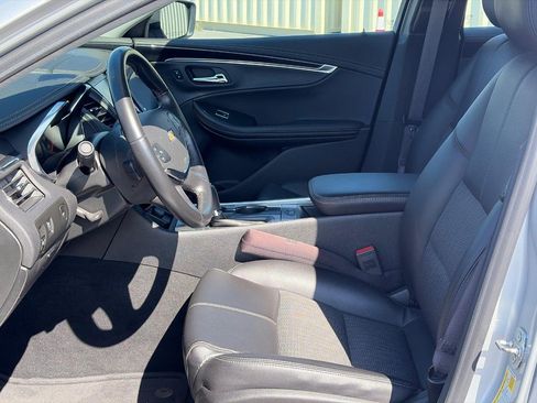 Used 2017 Chevrolet Impala LT FWD image 4
