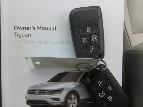 Used 2018 Volkswagen Tiguan SEL Premium AWD/4WD image 38
