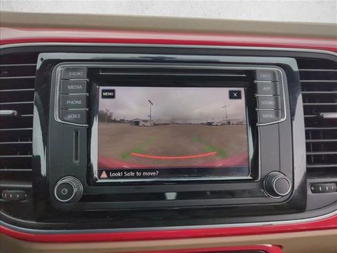 Used 2019 Volkswagen Beetle 2.0T SE image 11