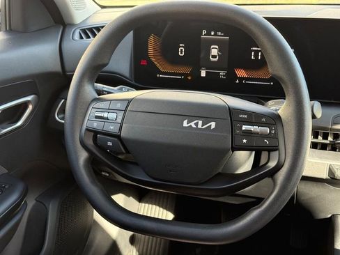 New 2025 Kia K4 LXS image 7