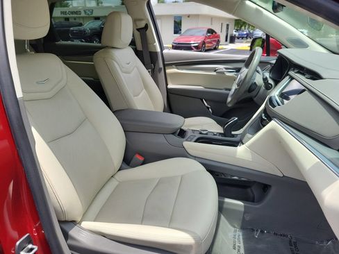Certified 2022 Cadillac XT5 Premium Luxury w/ LPO, Premium Carpet Package FWD image 23