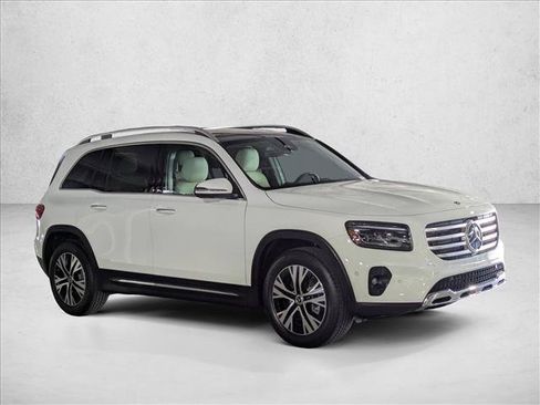 Used 2026 Mercedes-Benz GLB 250 image 3