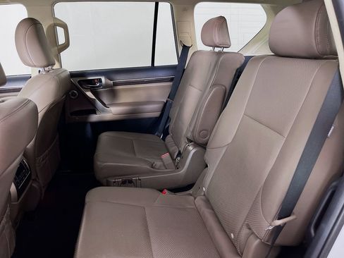 Used 2021 Lexus GX 460 Luxury w/ Sport Design Package AWD/4WD image 32