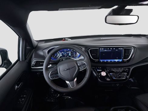 Used 2026 Chrysler Pacifica Select FWD image 17