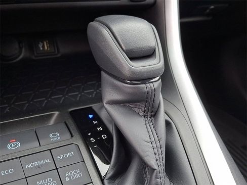 New 2025 Toyota RAV4 XLE w/ Convenience Package image 18