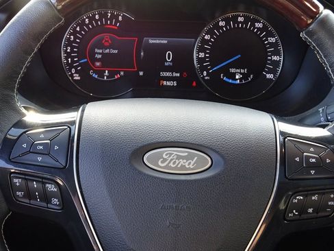 Used 2018 Ford Explorer Platinum image 27