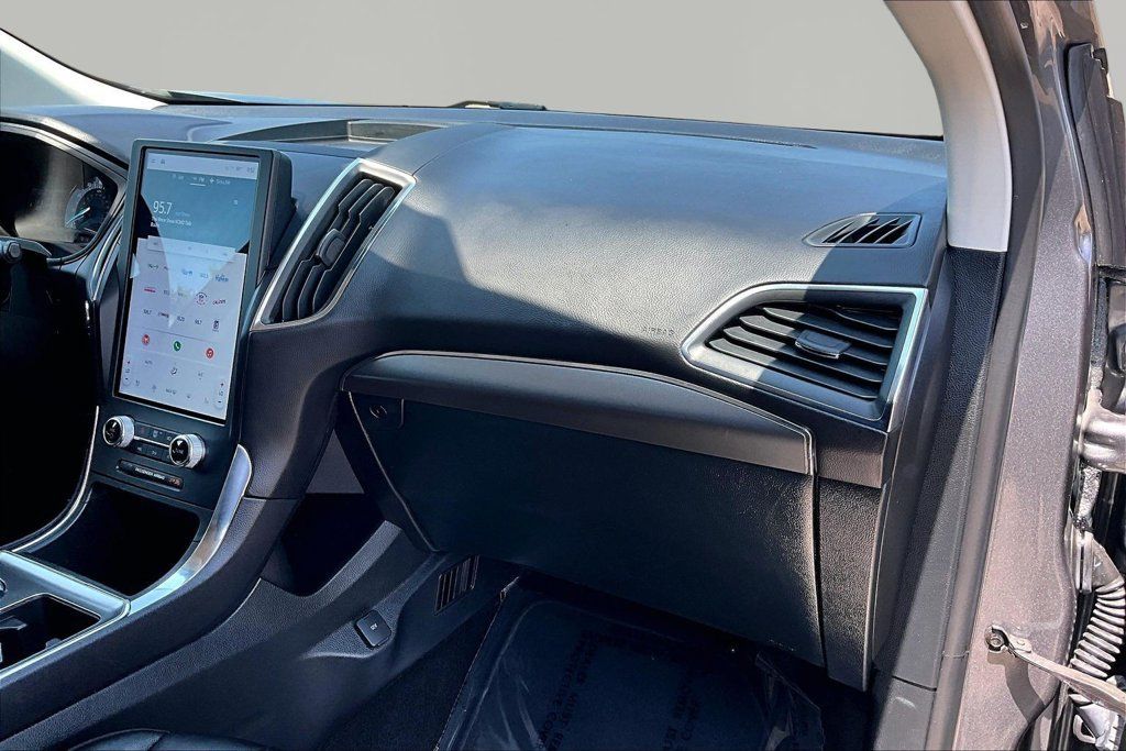Certified 2024 Ford Edge Titanium AWD/4WD image 17