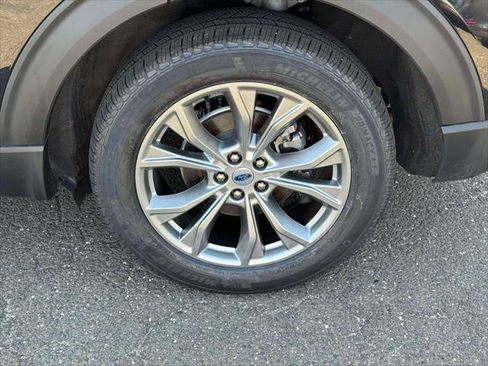 Used 2022 Ford Explorer XLT w/ Equipment Group 202A AWD/4WD image 11