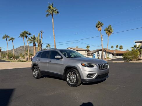 Used 2019 Jeep Cherokee Latitude Plus image 1