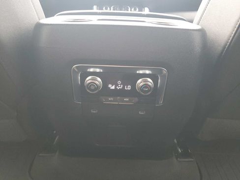 Used 2023 GMC Yukon XL SLT AWD/4WD image 21