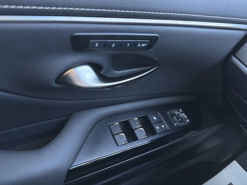 Used 2022 Lexus ES 300h w/ Premium Package image 15