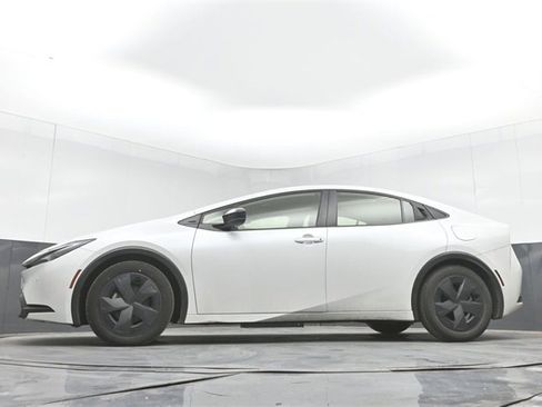 Used 2023 Toyota Prius LE image 33