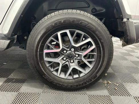 Used 2024 Jeep Wrangler Sahara image 19