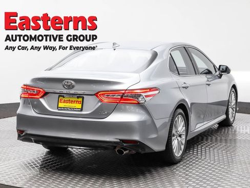 Used 2019 Toyota Camry XLE image 5