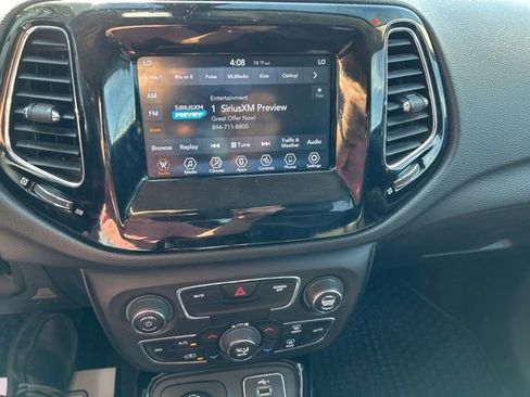 Used 2019 Jeep Compass Latitude AWD/4WD image 3