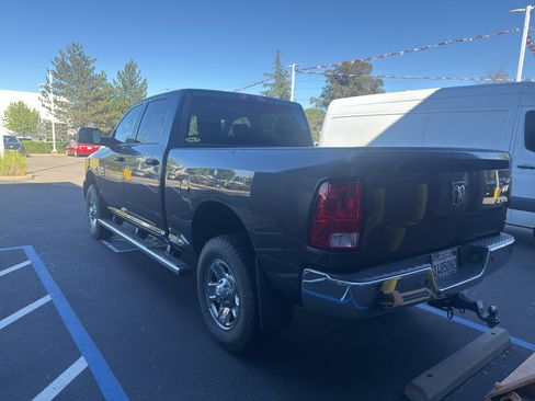 Used 2017 RAM 3500 Tradesman w/ Chrome Appearance Group AWD/4WD image 6