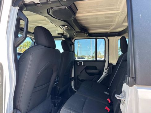 Used 2022 Jeep Wrangler Unlimited Sport AWD/4WD image 15