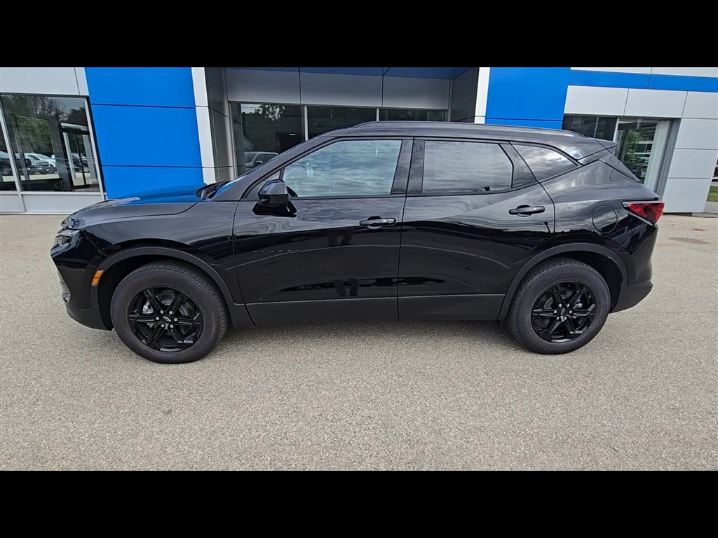 New 2026 Chevrolet Blazer LT w/ Midnight/Sport Edition AWD/4WD image 5