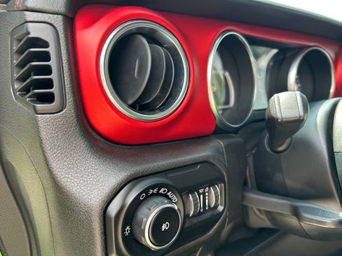 Used 2020 Jeep Wrangler Unlimited Rubicon AWD/4WD image 16