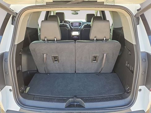 Used 2023 GMC Acadia SLT FWD image 13