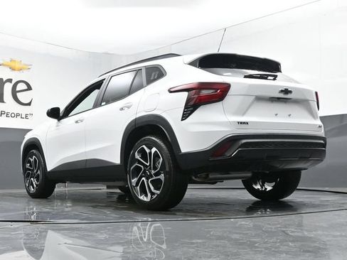 New 2026 Chevrolet Trax RS w/ Sunroof Package FWD image 5